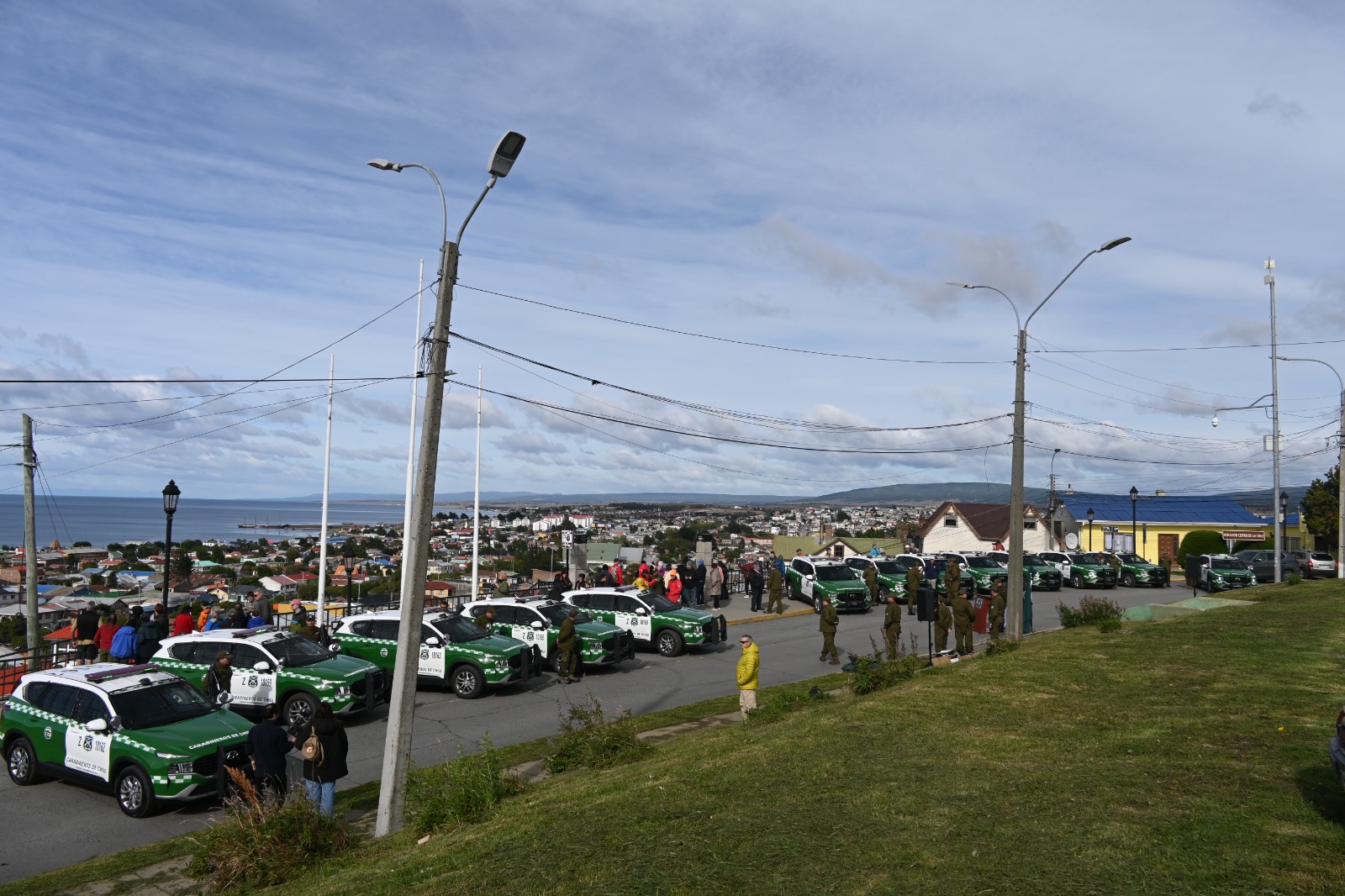 Gobierno entregó 14 nuevos vehículos policiales para la región de Magallanes | 11 serán destinados a Punta Arenas y 3 a Puerto Natales