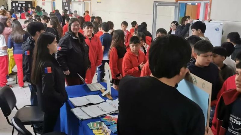 Servicios públicos e instituciones realizan visita a colegios y liceos de Porvenir en el Día Internacional de la Mujer