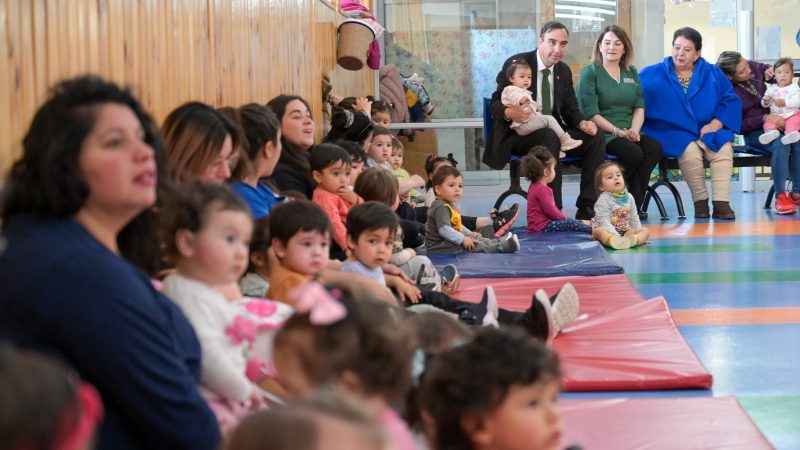 En el jardín infantil Continente Blanco Gobernador Flies destacó la importancia de la lectura en la primera infancia