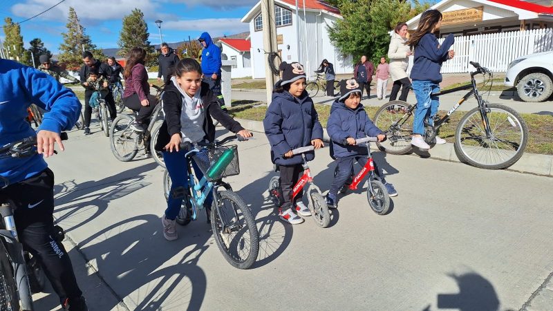 Realizan Cicletada infantil en Torres del Paine en el Día Nacional del Deporte
