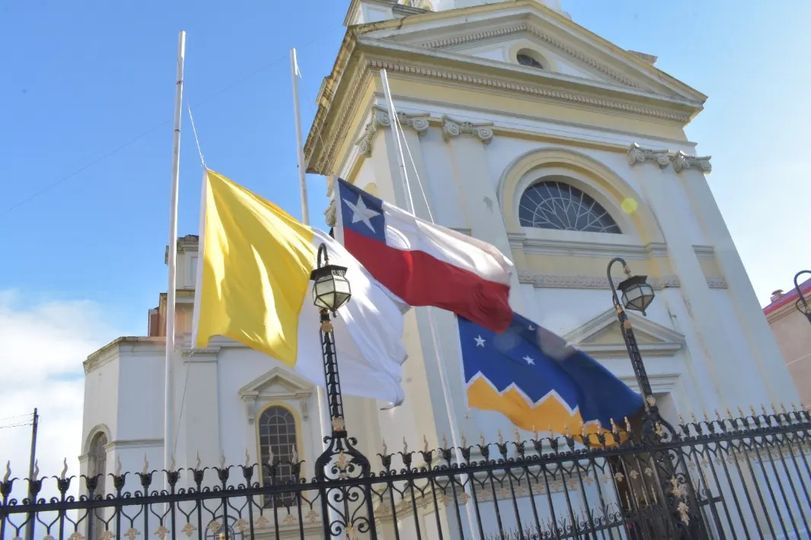 Autoridades regionales asisten a misa de responso en la Catedral de Punta Arenas por 3 Carabineros muertos en la Araucanía