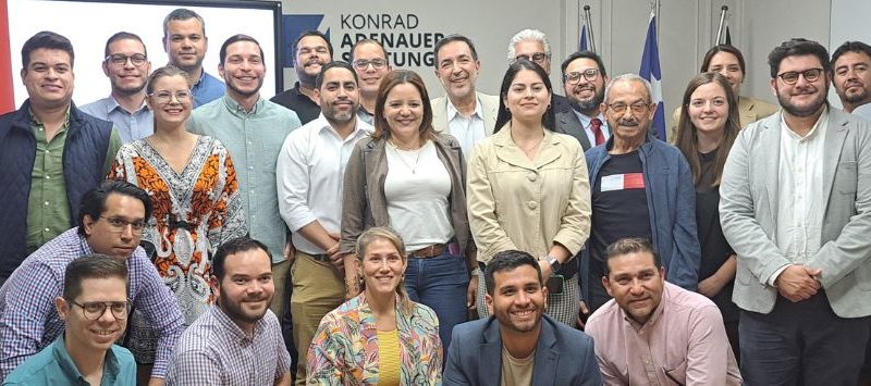 Servel sostuvo encuentro con comunidad migrante con derecho a voto