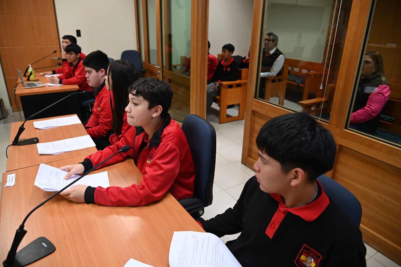 Escolares aprenden en juicios simulados en el Tribunal de Juicio Oral en lo Penal de Punta Arenas