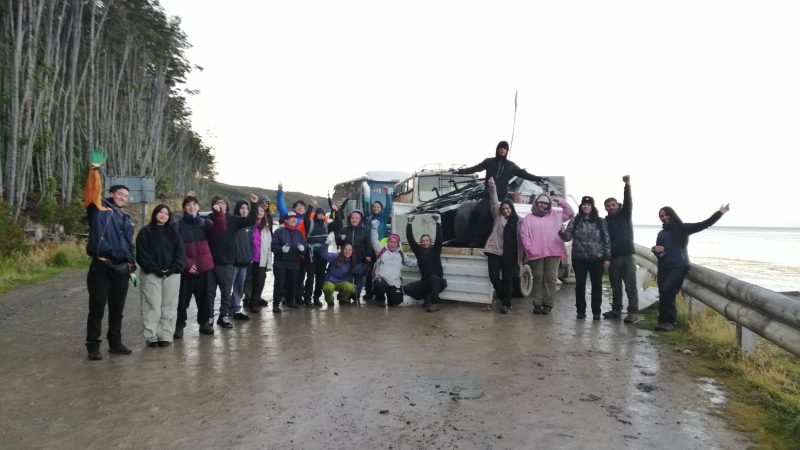 Fiesta de la Limpieza celebró su 10° aniversario con recolección de más de 200 kilos de basura en la costa del Estrecho de Magallanes