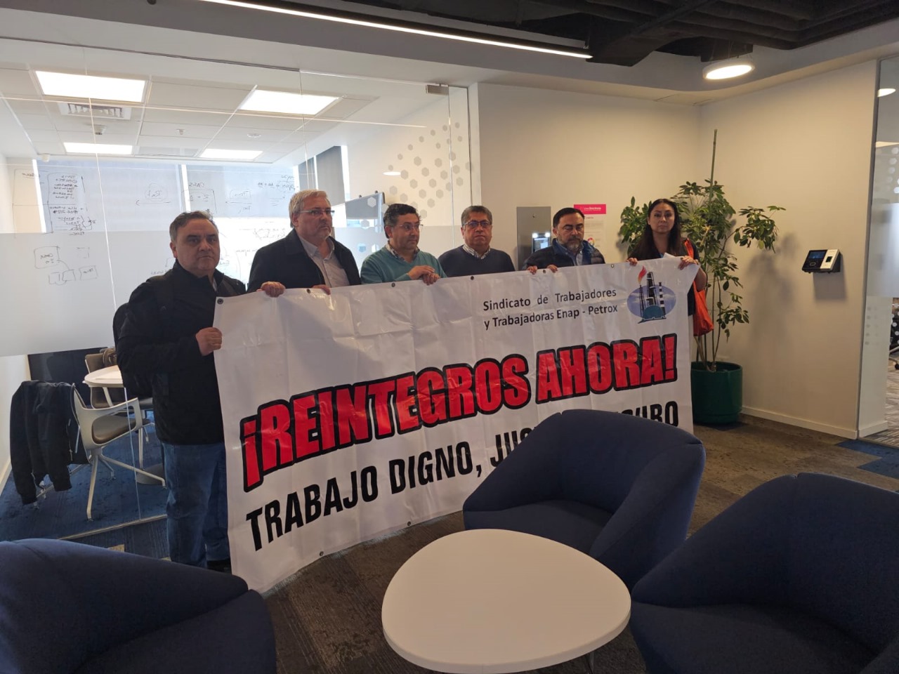 “ENAP le da la espalda a sus trabajadores, sin voluntad para dialogar” | Sindicatos de Trabajadores de Magallanes y Bío Bío-Petrox, advierten que manifestaciones podrían radicalizarse tras despidos y cese de diálogos por parte de la empresa