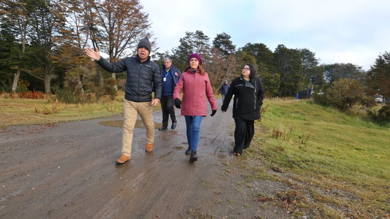 Ministra de Bienes Nacionales en Magallanes entrega concesiones y transferencia a comunidades kawésqar