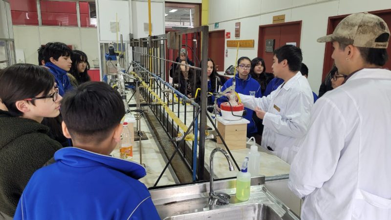 Niños y niñas de la Escuela Villa Las Nieves visitaron laboratorios de Química de la Umag, enmarcado en el instrumento “ Explora tu Ciencia” de PAR Explora Magallanes