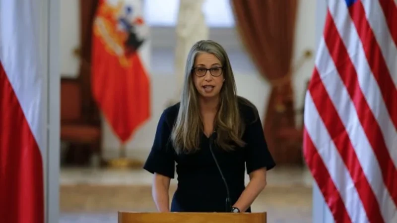 Visa Waiver Chile-EEUU: Embajadora de EE.UU. suspende exposición en la Cámara de Diputados tras filtración