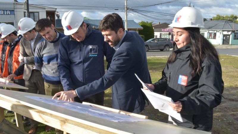 Avanzan obras de mejoramiento en bandejones de Avenida España de Punta Arenas | Se trabaja en el tramo entre Independencia y Colón