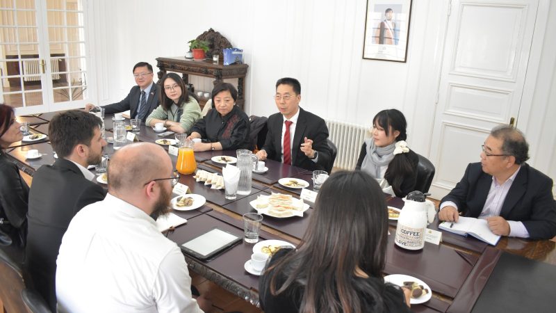 Delegado Presidencial recibe al Embajador de la República Popular China