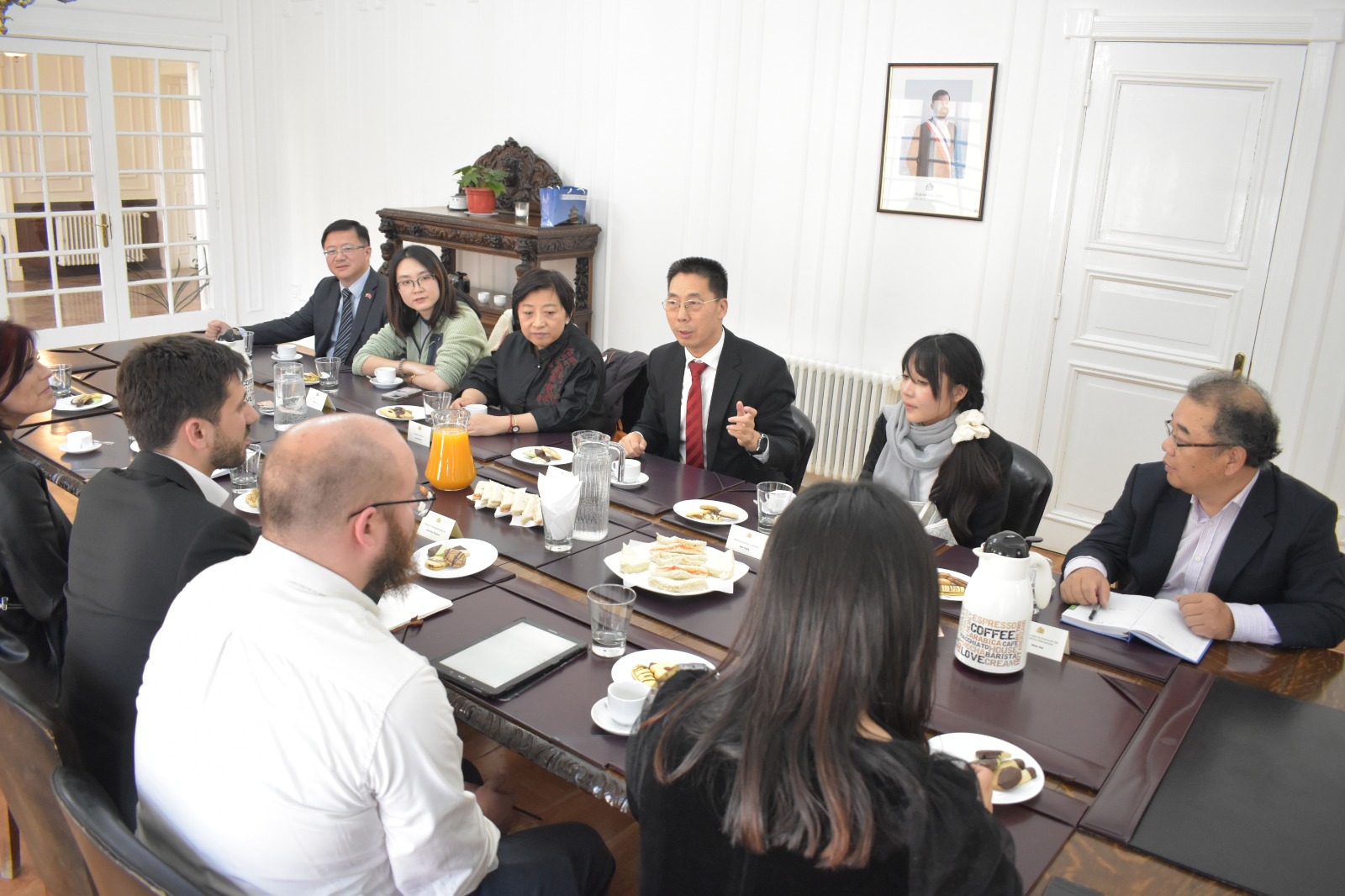 Delegado Presidencial recibe al Embajador de la República Popular China