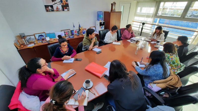 A tres meses del traspaso al SLEP | Alcaldesa de Puerto Natales se reunió con Gremios de Profesores y sostiene su compromiso con la Educación Pública