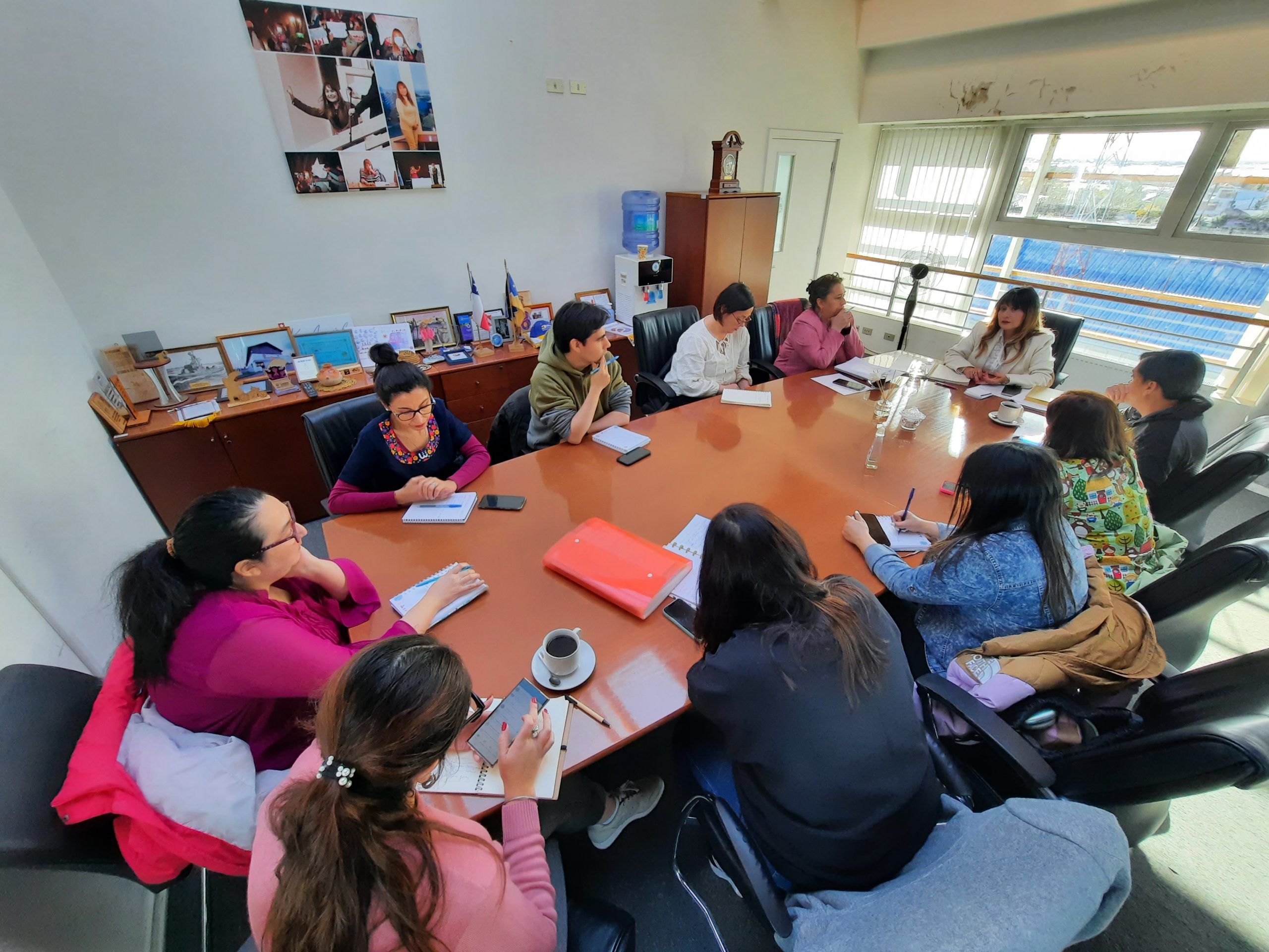 A tres meses del traspaso al SLEP | Alcaldesa de Puerto Natales se reunió con Gremios de Profesores y sostiene su compromiso con la Educación Pública