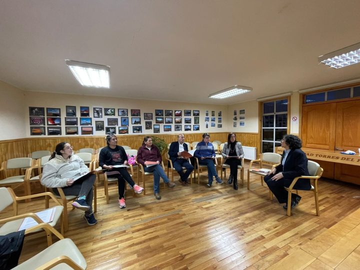 Municipio de Torres del Paine realizó un Mate Literario en el Día del Libro