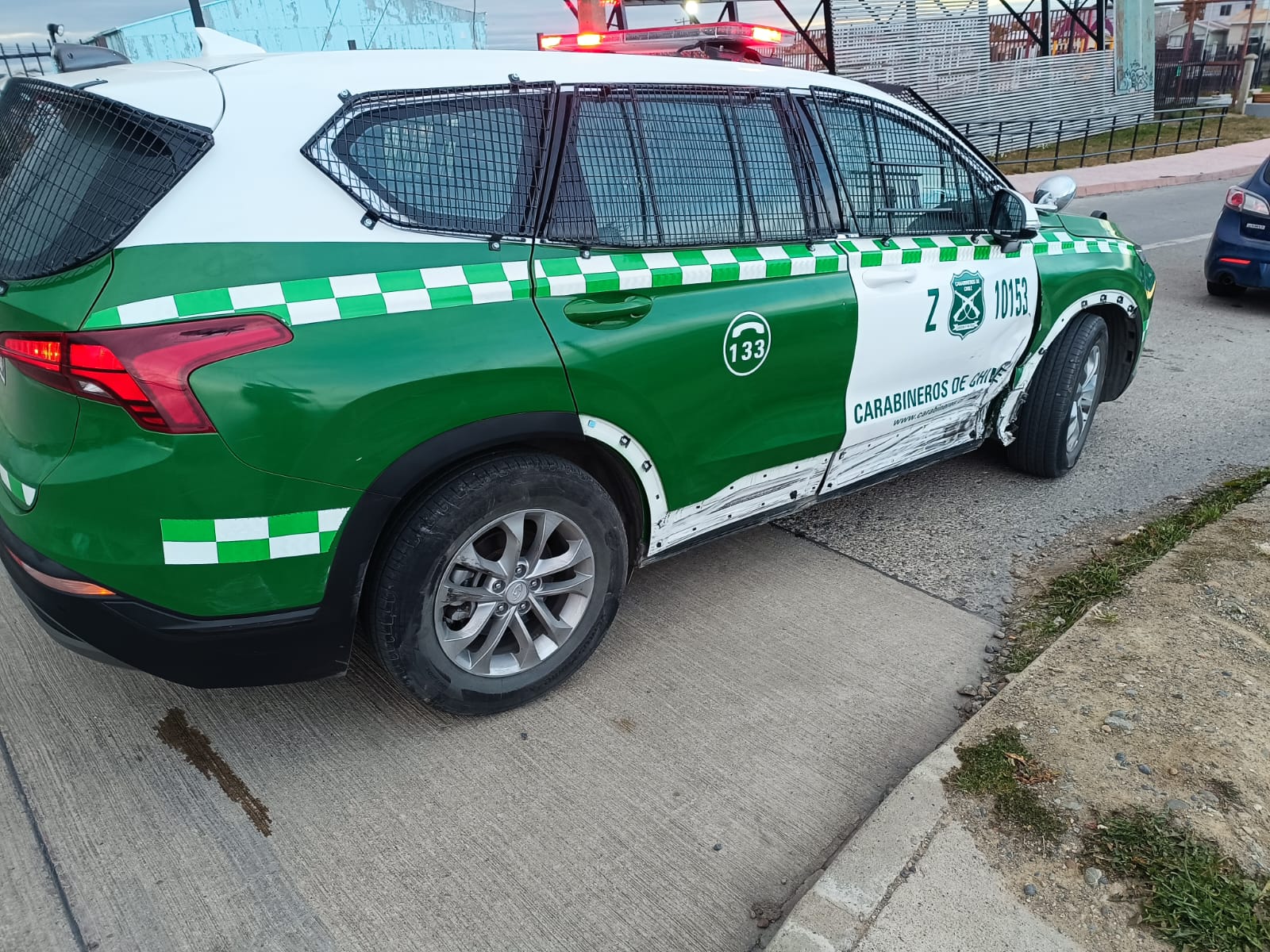 Cinco detenidos por robo con intimidación en servicentro Copec del centro de Punta Arenas | Provocaron daños en dos vehículos policiales