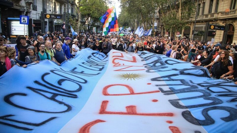 Masivas manifestaciones universitarias desafían al gobierno de Javier Milei en Argentina