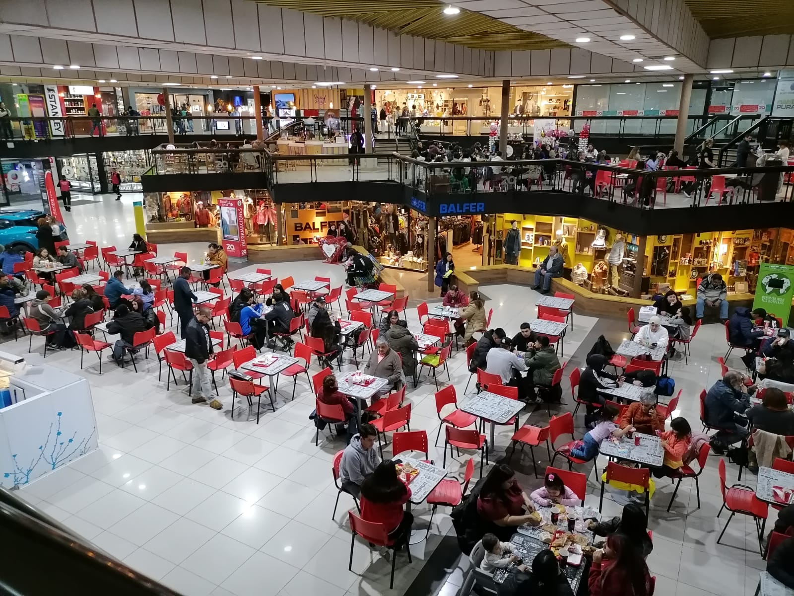 Compradores argentinos se vuelcan al comercio de Punta Arenas este fin de semana