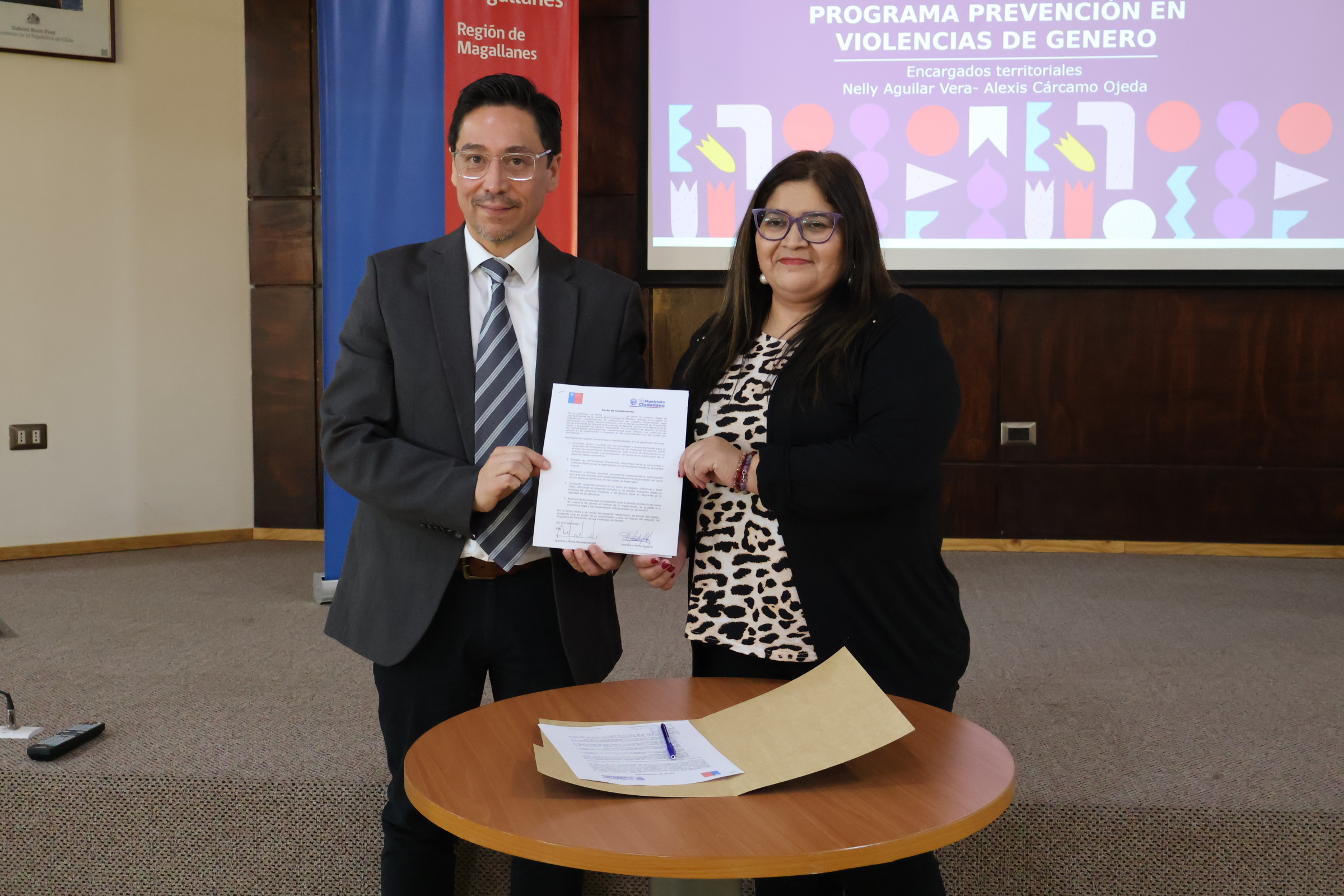 Hospital de Puerto Natales y Sernameg firman convenio para prevenir violencias de género