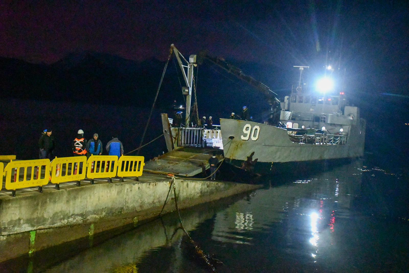 Emergencia comunal en Cabo de Hornos: Barcaza “Elicura” recala con 70 mil litros de agua potable en Puerto Williams