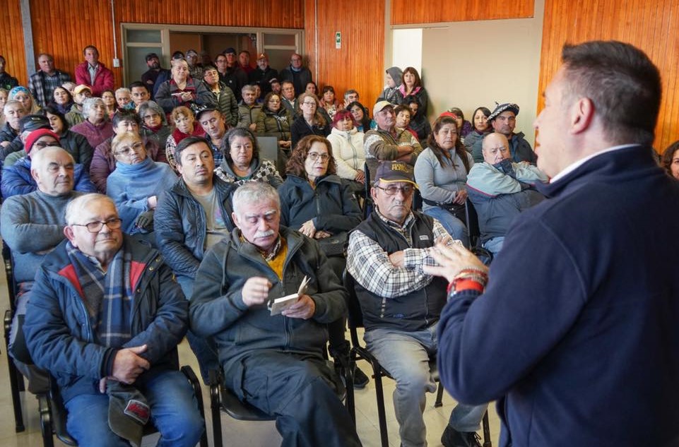 Municipio de Punta Arenas se reúne con vecinos de Agua Fresca