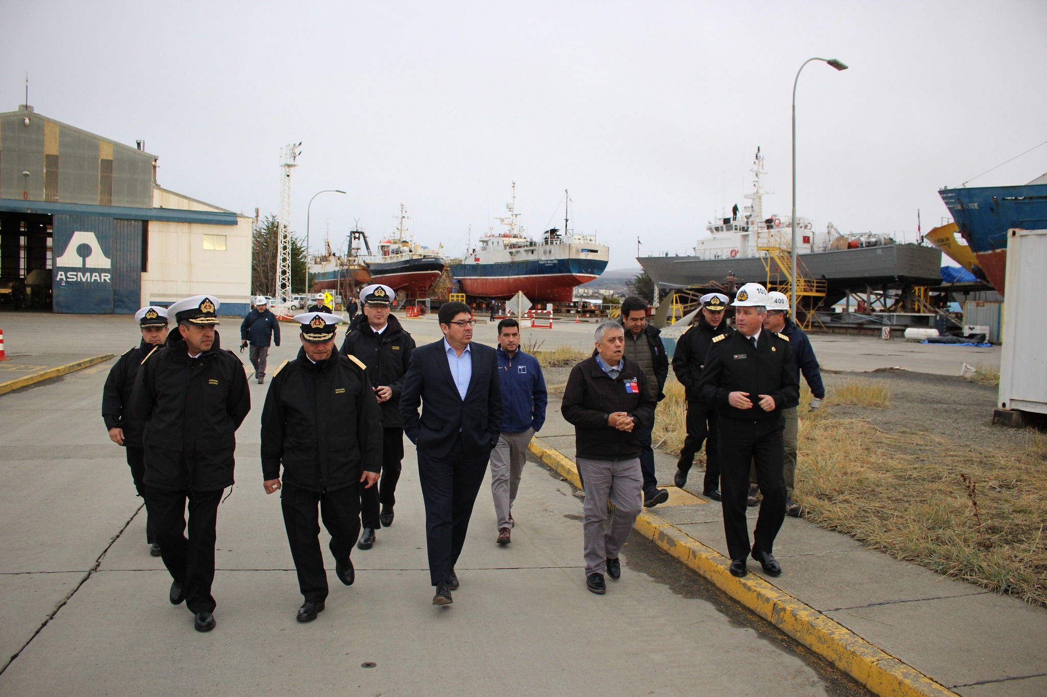 Armada y MOP Magallanes trabajan para abordar mejoramiento de infraestructura portuaria