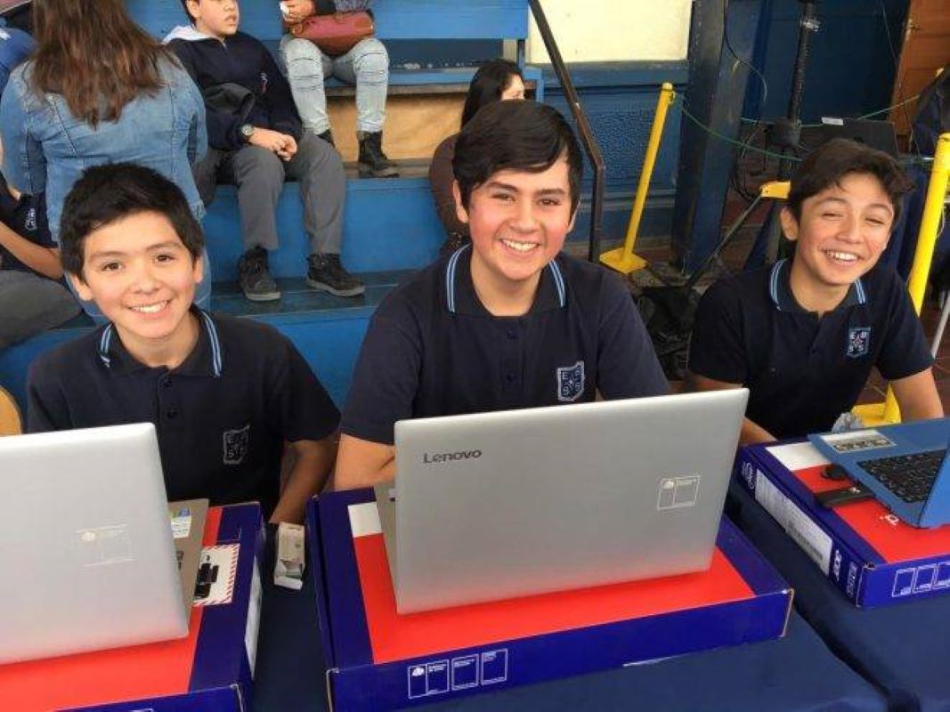 Becas TIC: ¿Cuándo se entregan los computadores a estudiantes?