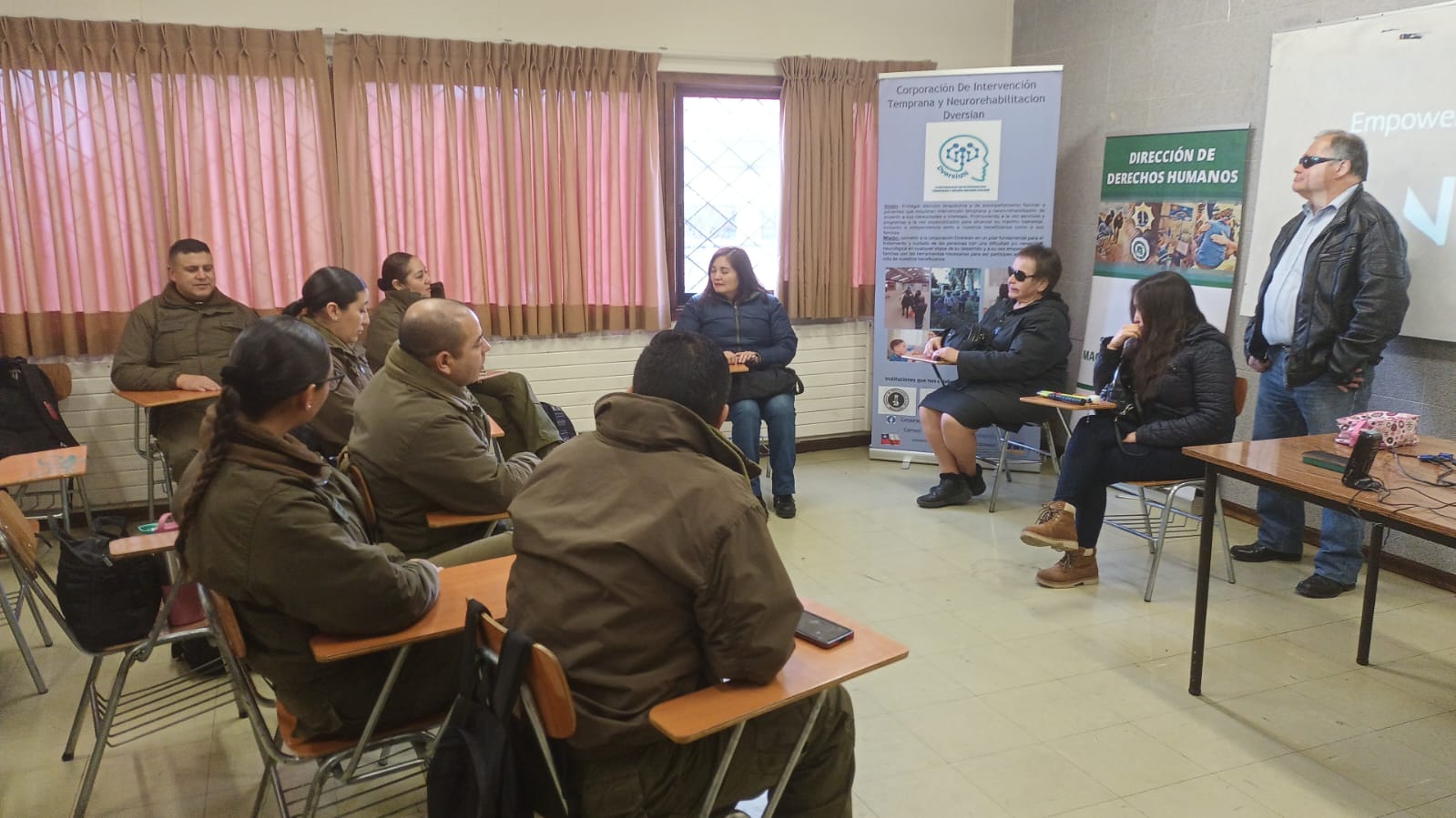 Carabineros se sensibiliza en materia de atención a personas con TEA | A través de una capacitación de la sección regional de DD.HH.