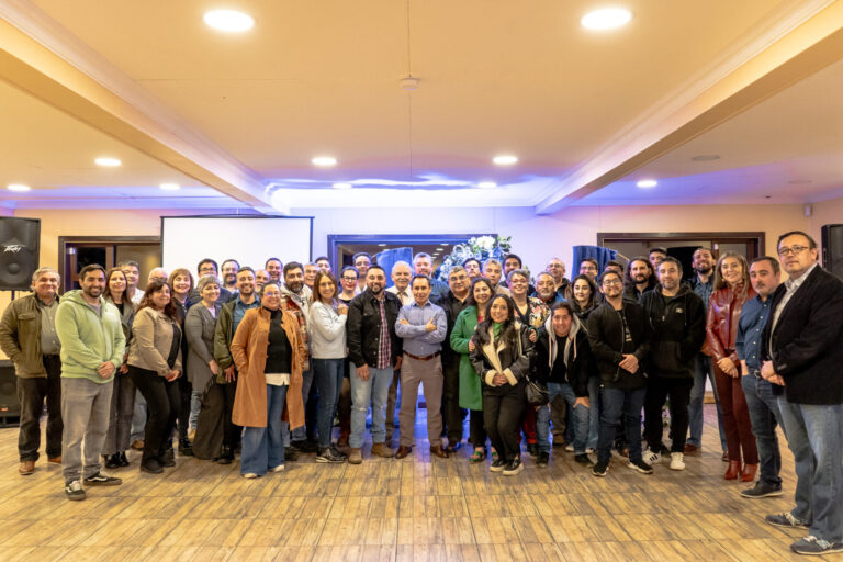 Trabajadores y trabajadoras de EPAUSTRAL de Punta Arenas conmemoraron el 1° de Mayo con una cena de camaradería