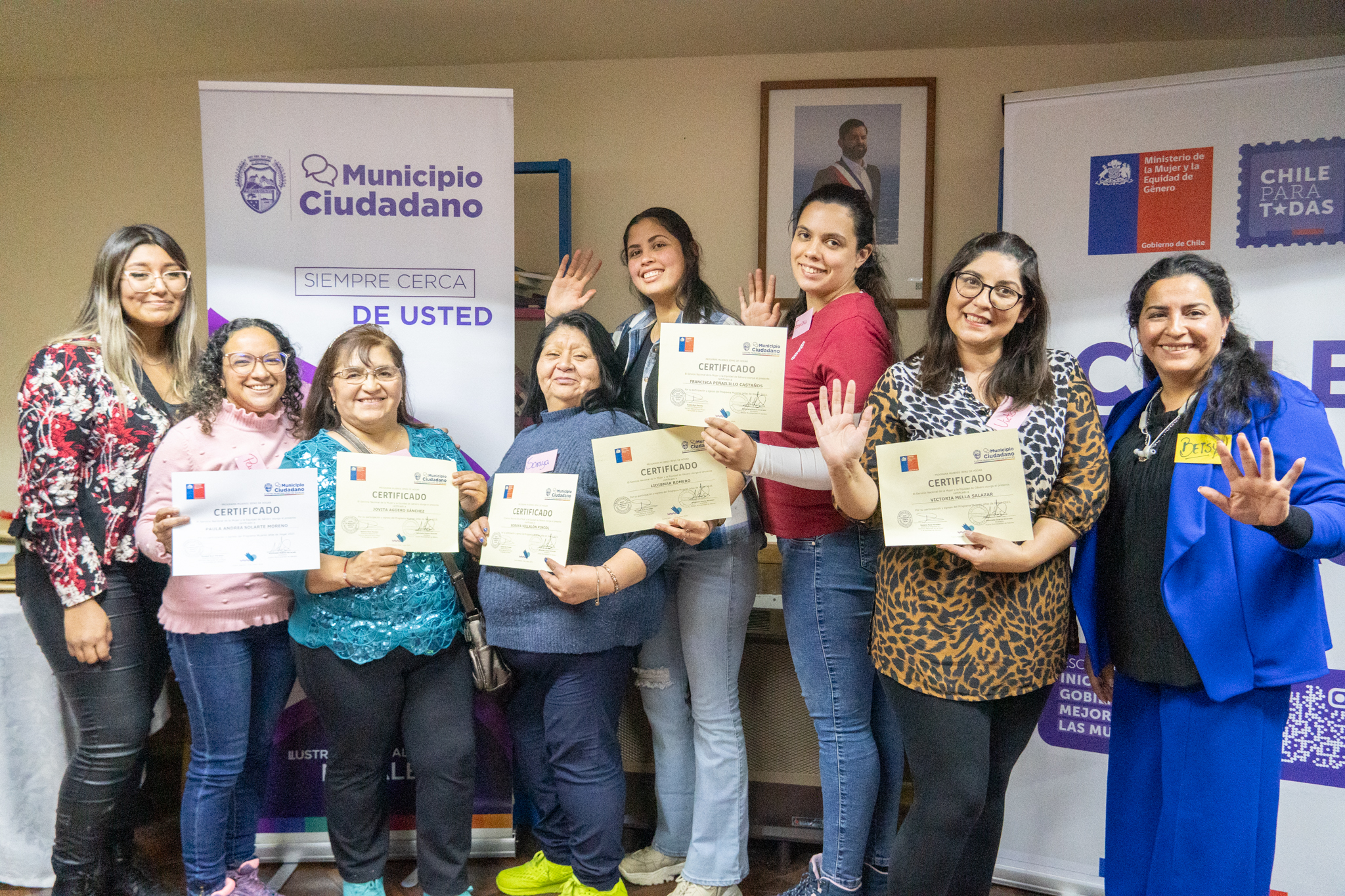 80 mujeres del Programa Jefas de Hogar recibieron sus diplomas certificados en Puerto Natales