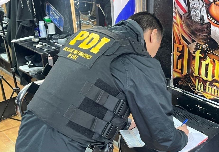 PDI Punta Arenas detectó a 14 extranjeros infractores en fiscalización a barberías