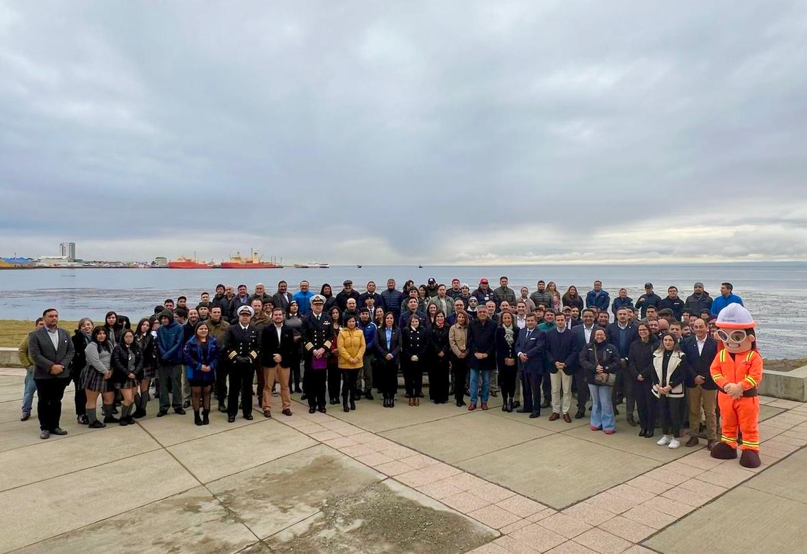 Gremio de trabajadores portuarios participa en Seminario sobre seguridad en las faenas, realizado en Punta Arenas