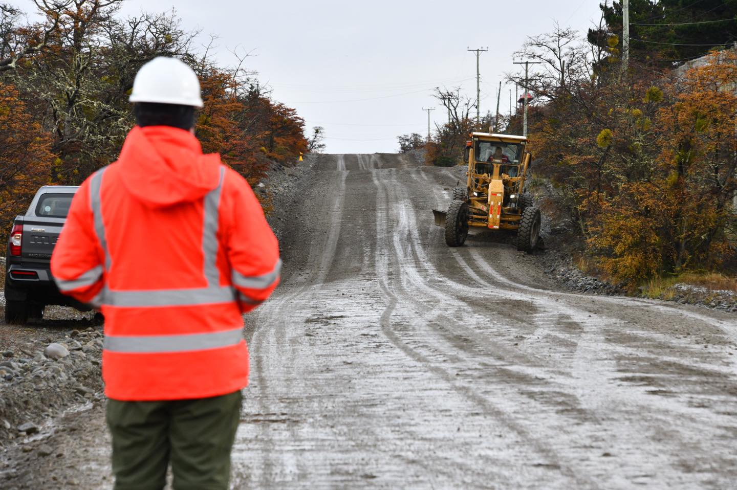Trabajos de mantención de rutas en sectores periurbanos realiza la Municipalidad en Punta Arenas