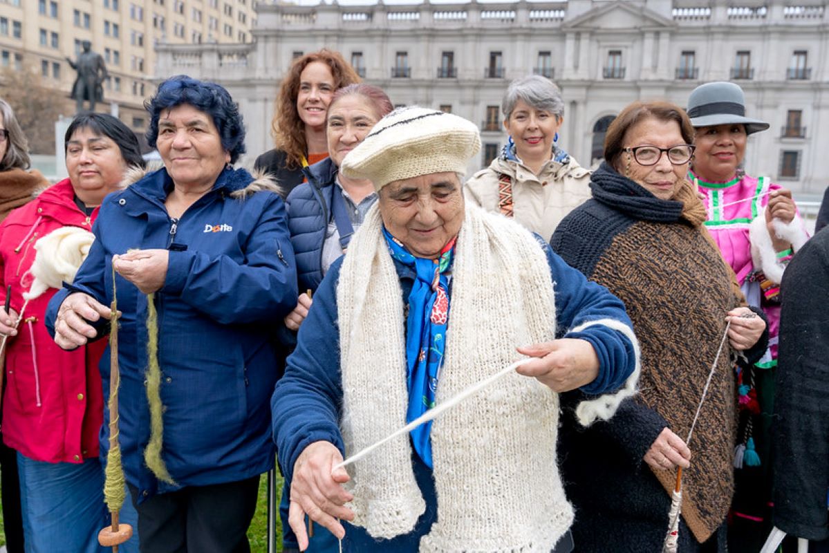 Dos magallánicas fueron invitadas destacadas en la celebración de los 10 Años de «Volver a Tejer»