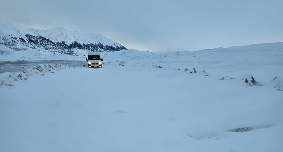 Urgente: Falta de coordinación en despeje de rutas aísla a visitantes y amenaza el turismo en Torres del Paine