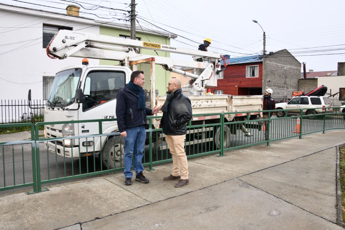 676 nuevas luminarias instala la Municipalidad en el sector El Ovejero de Punta Arenas