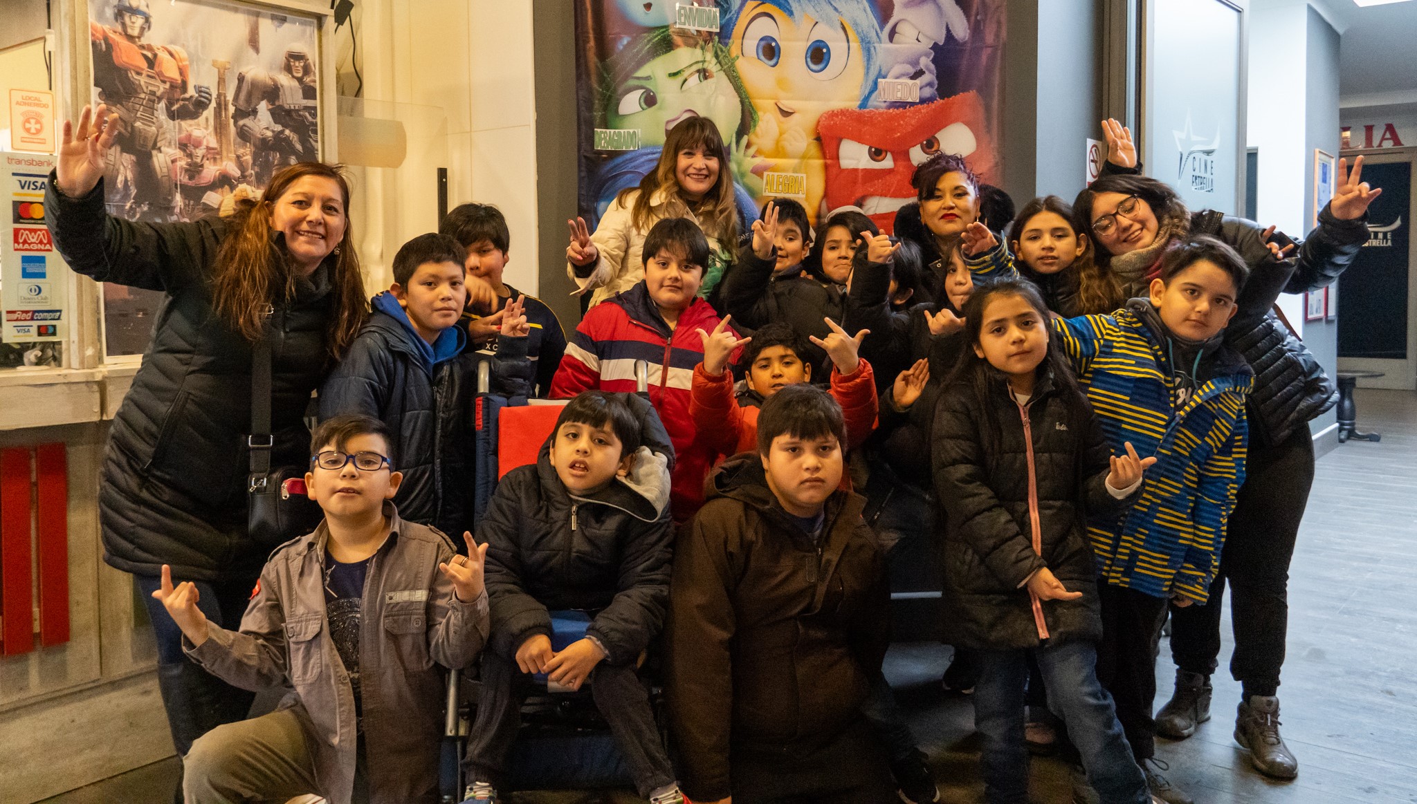 Tarde de cine disfrutaron alumnos de la escuela Baudilia Avendaño De Yousuff de Puerto Natales