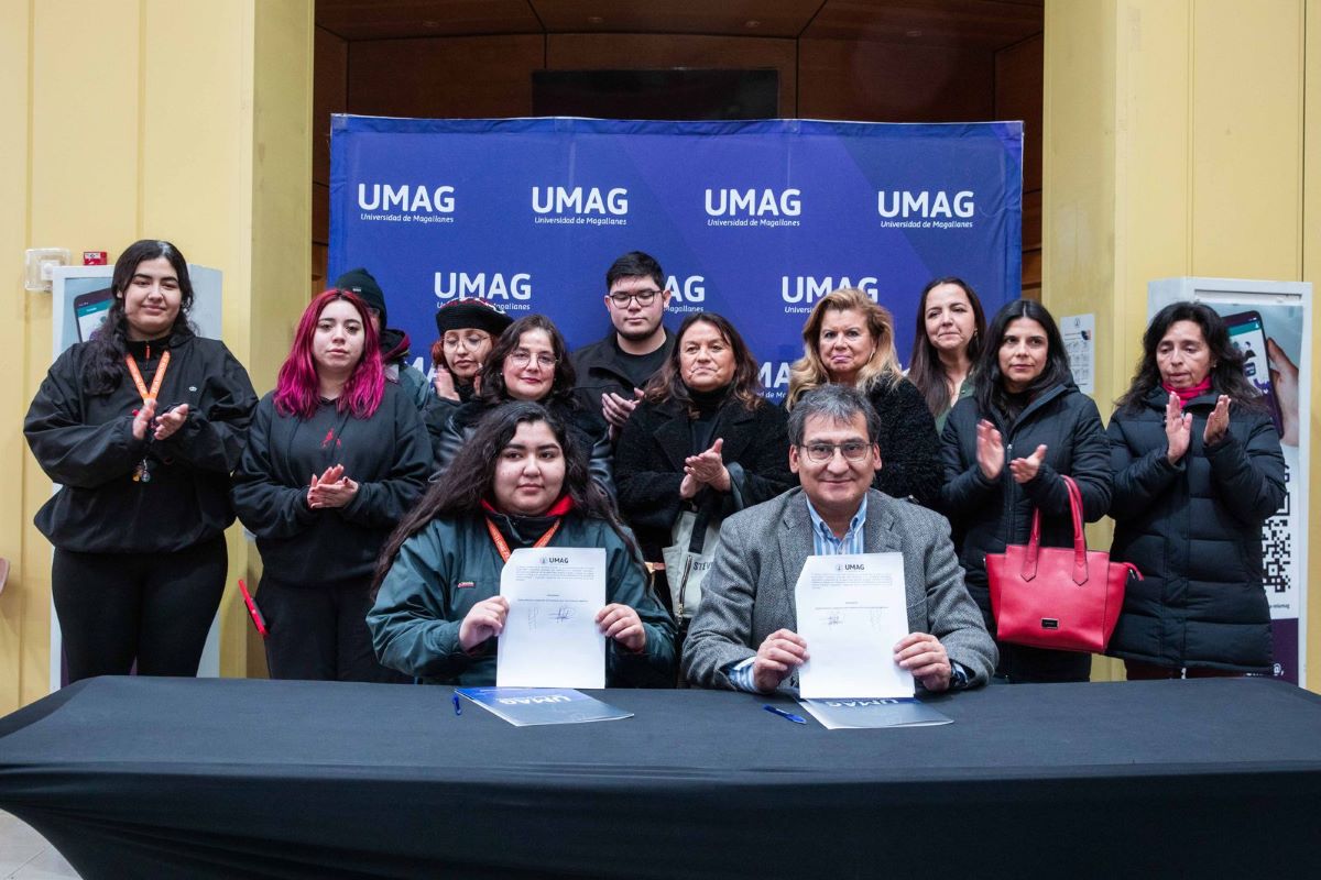 UMAG y Federación de Estudiantes acuerdan terminar paro y toma