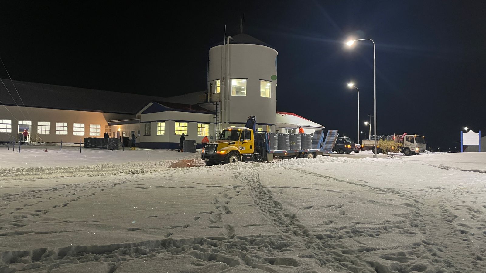 Aguas Magallanes realiza maniobras en red de agua potable para mantener reservas y asegurar continuidad del sistema | 2.711 roturas de cañerías en Punta Arenas