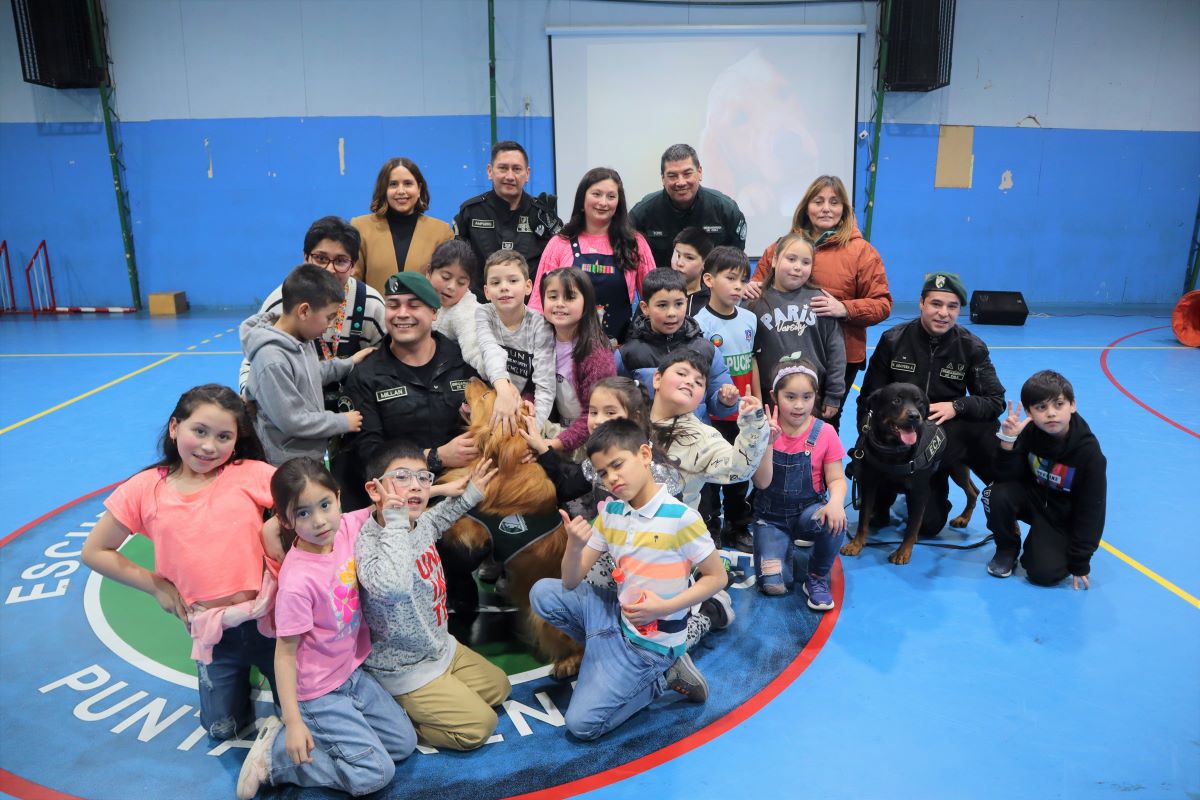 Equipo de Canes Adiestrados de Gendarmería entregó mensaje de cuidado a las mascotas y contra las drogas