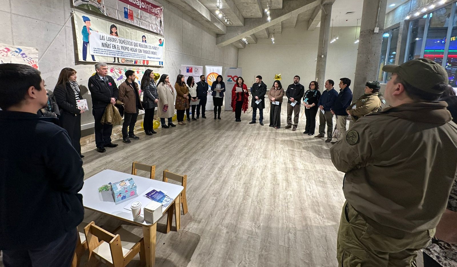 Exhiben lienzos con lemas contra el Trabajo Infantil en Punta Arenas