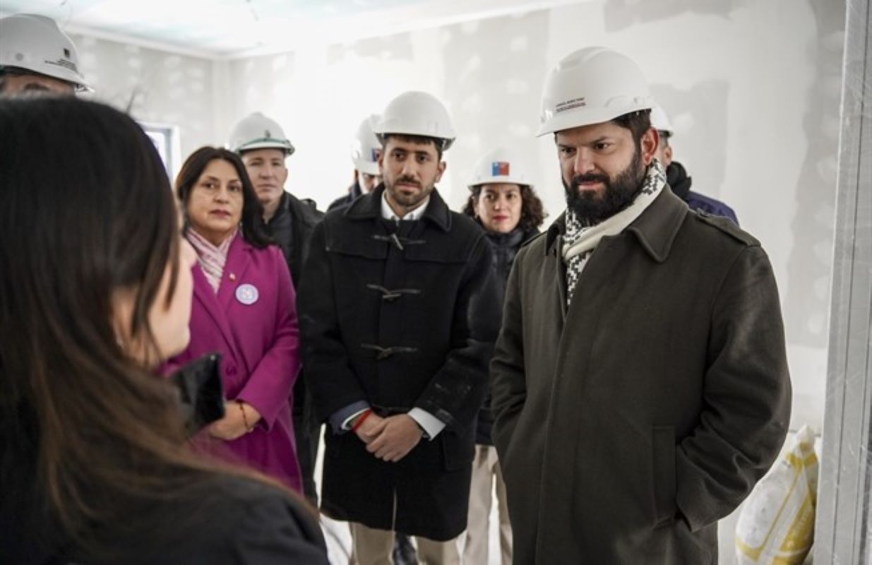 Presidente Gabriel Boric visita las obras del Centro de Cuidados Comunitario Punta Delgada de San Gregorio
