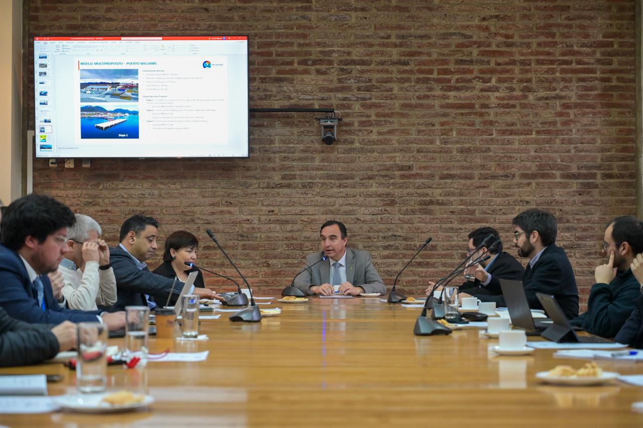 Comisión Ciudad–Puerto  de Punta Arenas sesiona con miras al desarrollo de la industria del Hidrógeno Verde