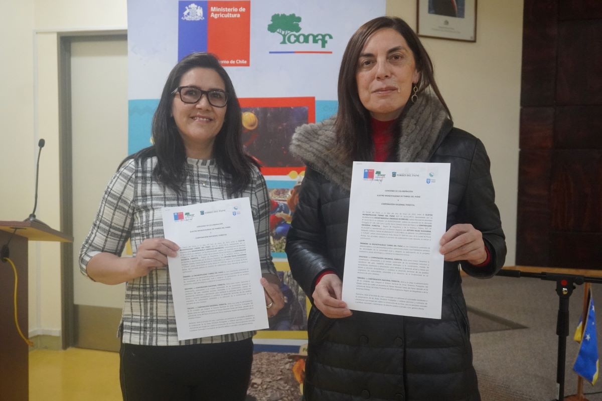 CONAF y Municipalidad de Torres del Paine firman convenio