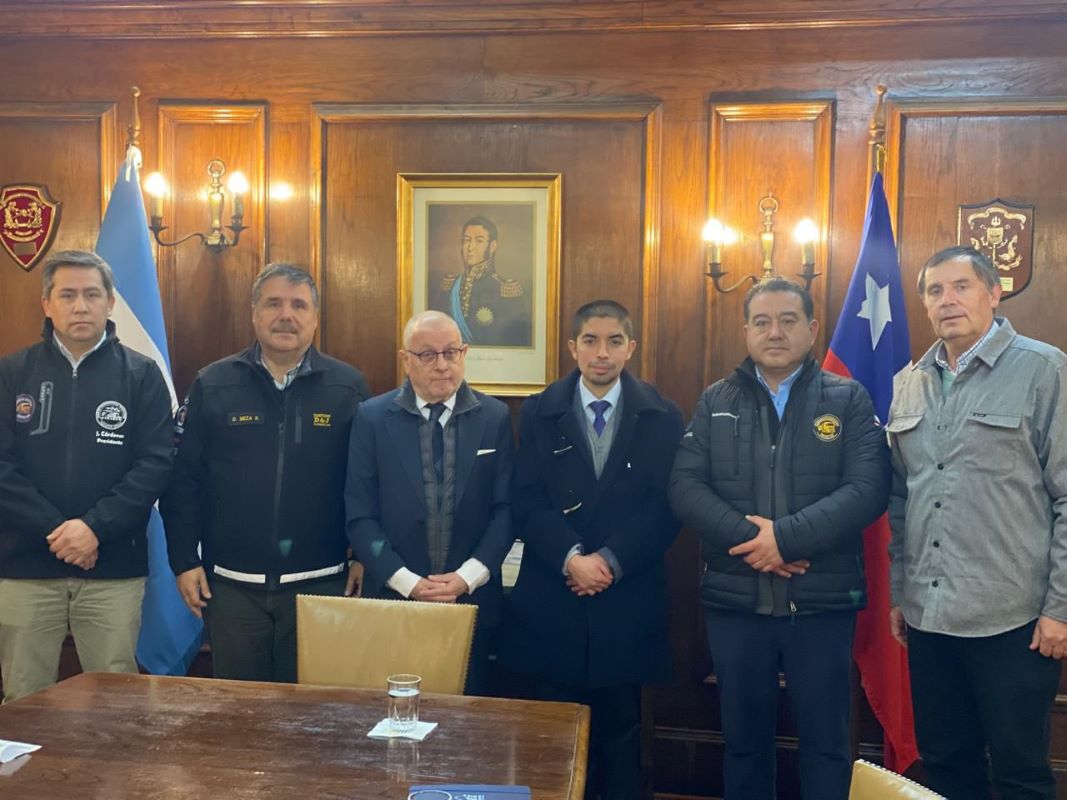 Gremios de camioneros del sur de Chile se reunieron con el Embajador de Argentina en Santiago