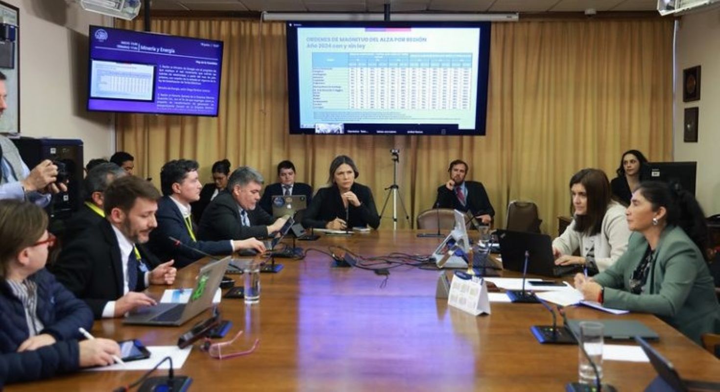 Comisión de la Cámara de Diputados aborda las alzas de luz y el subsidio eléctrico
