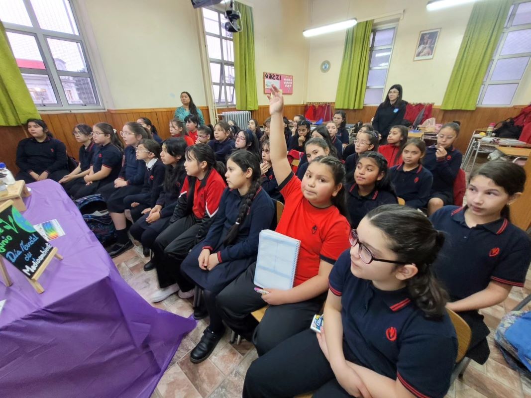 Niñas del Liceo María Auxiliadora disfrutaron el taller ”Hablemos del agua”, dictado por Aguas Magallanes a través de “Explora tu Ciencia” del PAR Explora Magallanes