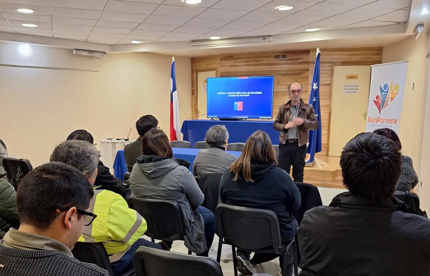 SEREMI de Transporte Rodrigo Hernández presenta plan maestro de Gestión de Tránsito en Porvenir
