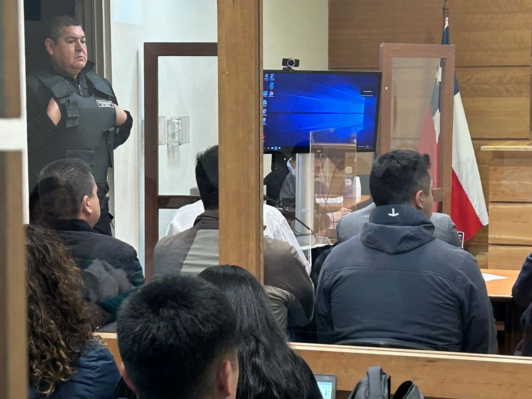 Caso de colombiano baleado: Juez negó medidas cautelares solicitadas por la Fiscalía y Carabineros recobraron su libertad