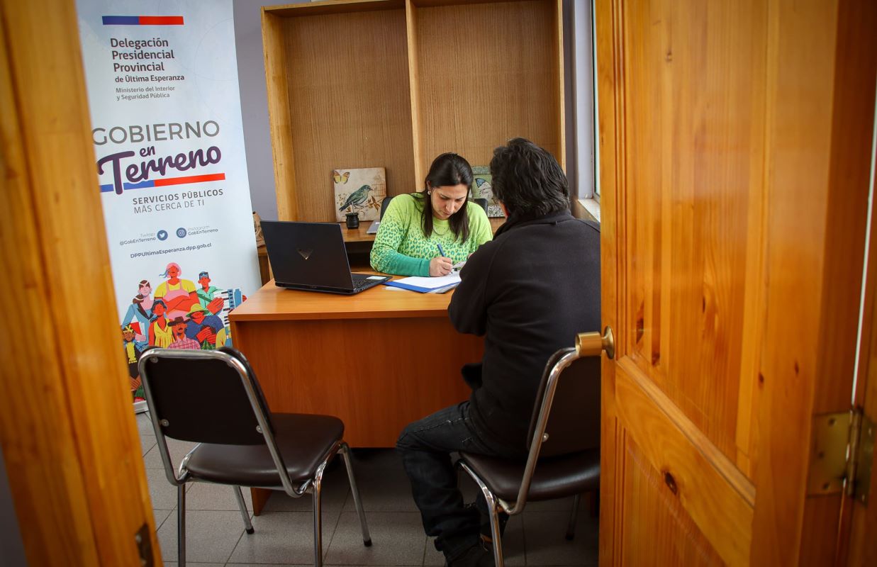 Delegación Provincial de Ultima Esperanza atendió postulaciones al Subsidio Eléctrico este domingo 14 de julio