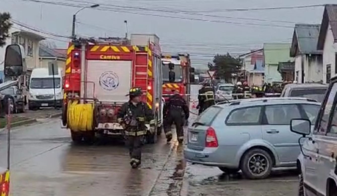 Trágico incendio en el Barrio Prat de Punta Arenas dejó una víctima fatal